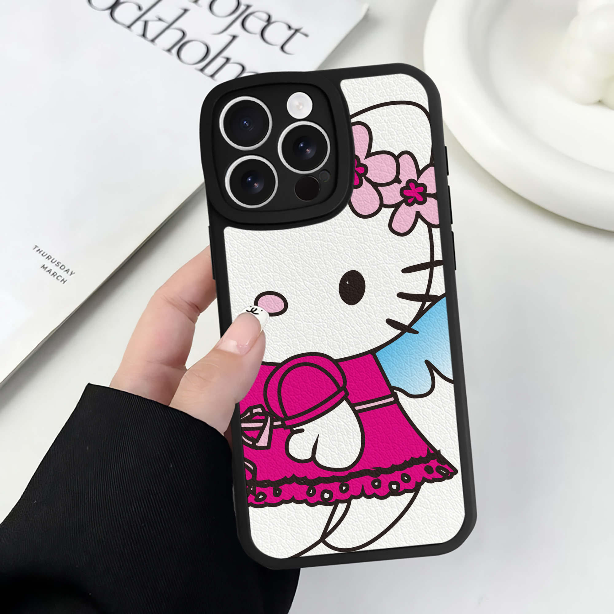 （画像用） Hello Kitty ハローキティ 【iPhone 16シリーズ対応】シリコンスマホケース（レザー調） 材質：シリコン